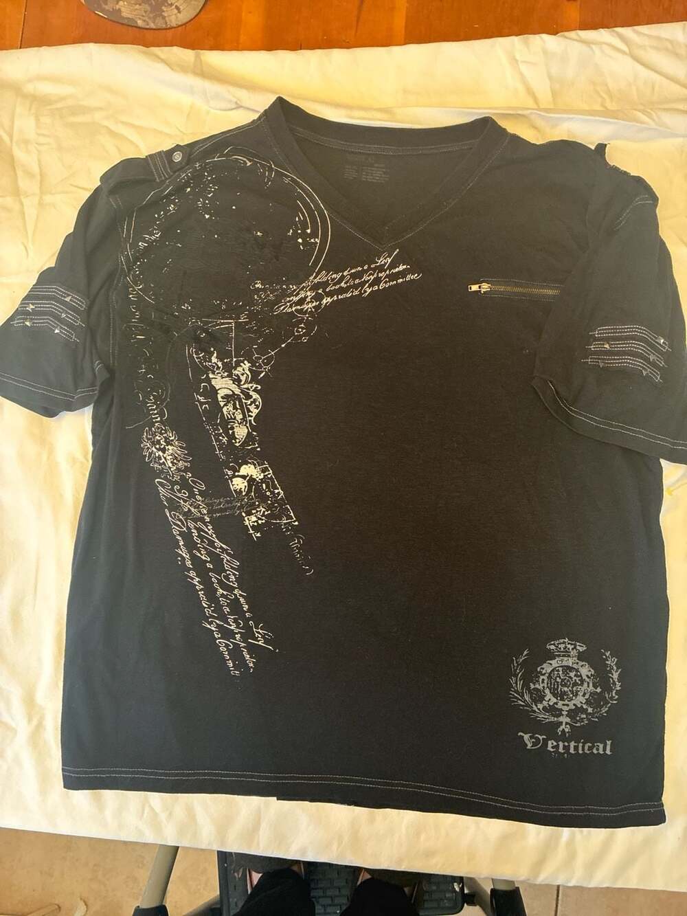 Vertical Sport Men's XXL Black Gothic Grunge V-Neck Graphic T-Shirt with Zipper